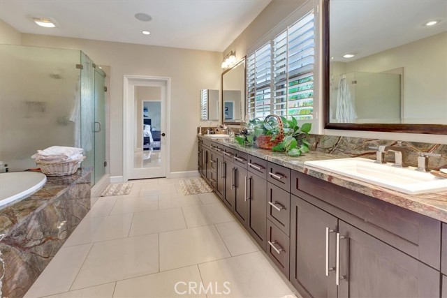 27 Looking Glass, Irvine CA: https://media.crmls.org/medias/f08d1586-520a-4e00-8903-b3dab0a4ab2e.jpg