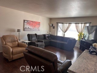https://media.crmls.org/medias/f08e179b-3191-416f-ba5b-bdceed61b2b9.jpg?preset=X-Large