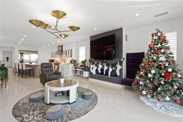 208 Ocean Place, Seal Beach CA: https://media.crmls.org/medias/f08efb3d-77bc-49d5-972e-6e986f58b3a5.jpg