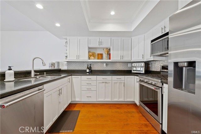 Detail Gallery Image 6 of 23 For 27065 Rio Prado Dr, Valencia,  CA 91354 - 4 Beds | 3 Baths