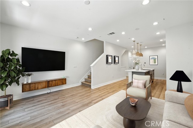 Detail Gallery Image 6 of 40 For 7621 University Ave #103,  La Mesa,  CA 91942 - 3 Beds | 3 Baths