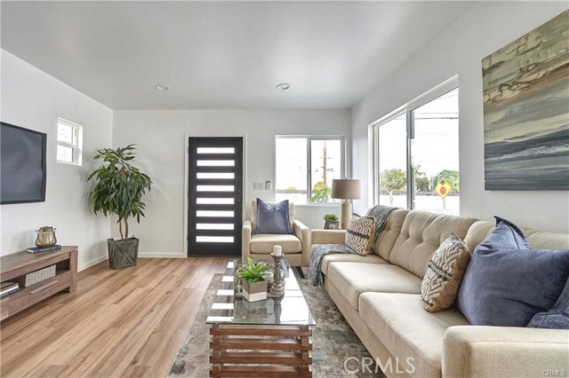 Detail Gallery Image 2 of 19 For 2921 S Pacific Ave, San Pedro,  CA 90731 - 2 Beds | 2 Baths