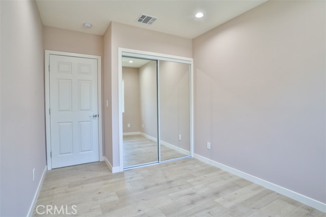 2111 Scott Road, Burbank CA: https://media.crmls.org/medias/f09050d6-726f-4669-b0d7-fb99d774416e.jpg