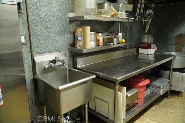 124 E Lincoln Ave, Orange CA: https://media.crmls.org/medias/f090df1b-86fd-484b-8088-36401d17ecf4.jpg