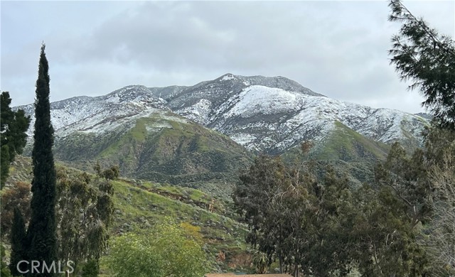 4040 Piedmont Drive, Highland CA: https://media.crmls.org/medias/f0910ac4-0666-4feb-bbad-c80212db0e2e.jpg