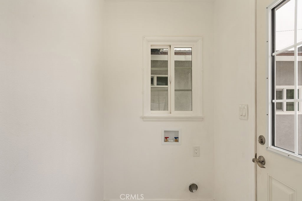 https://media.crmls.org/medias/f091eb6d-eff5-4274-ad59-dbbbceffc58e.jpg?preset=X-Large