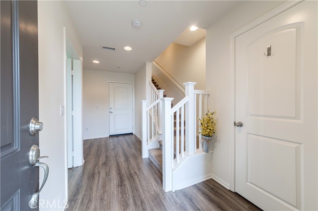 12438 Amesbury Circle, Whittier CA: https://media.crmls.org/medias/f0928810-3b78-45ad-a1c2-0a349664fb11.jpg