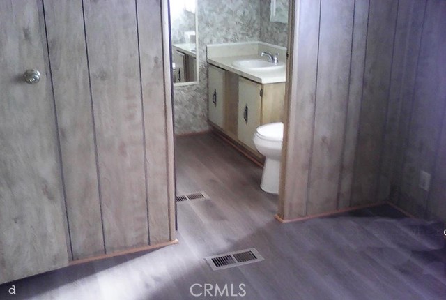 Detail Gallery Image 9 of 17 For 4841 Holly Ave, Long Beach,  CA 90805 - 2 Beds | 2 Baths