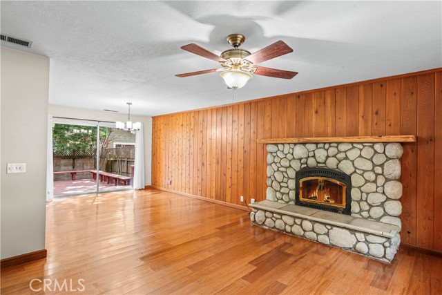 1381 Blackfoot W Trail, Lake Arrowhead CA: https://media.crmls.org/medias/f0931533-4665-4e42-9dc5-4a47d0db7023.jpg