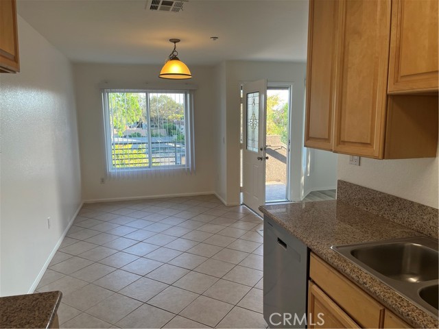 Detail Gallery Image 12 of 15 For 8202 Artesia Blvd #14,  Buena Park,  CA 90621 - 3 Beds | 2 Baths