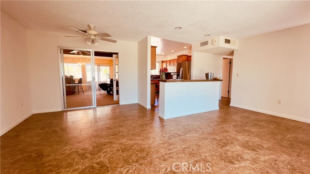 28821 Del Monte Drive, Menifee CA: https://media.crmls.org/medias/f0931d60-9491-4717-bd00-f1ba023c2170.jpg