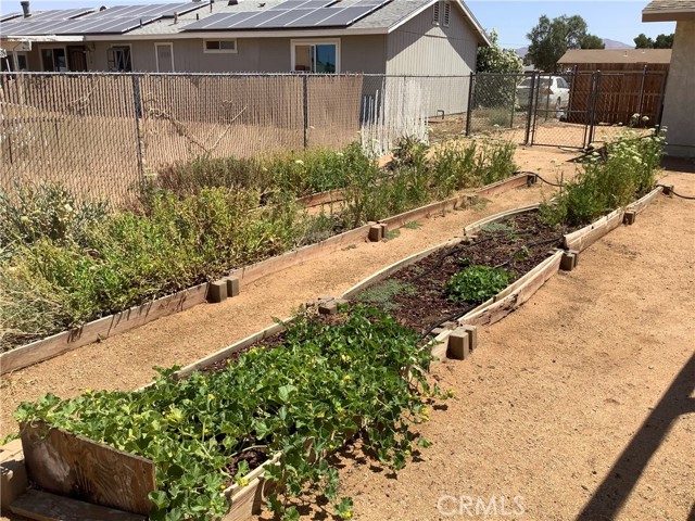 10578 Jamul Road, Apple Valley CA: https://media.crmls.org/medias/f0931dcb-0f06-4fc9-b750-a710f2bbf1a2.jpg
