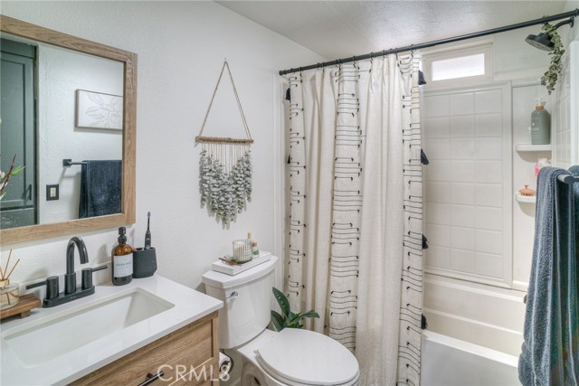 2368 Brown Street, Durham CA: https://media.crmls.org/medias/f0933e59-cea9-454f-b481-fffc11239839.jpg