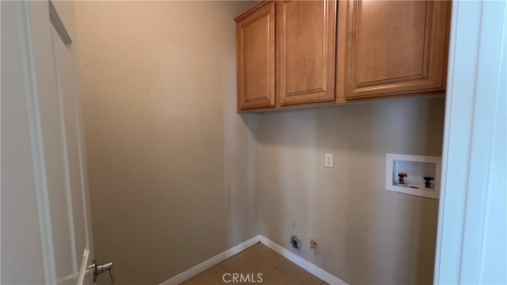 https://media.crmls.org/medias/f09372db-aa8a-40d7-b850-101d11d589b8.jpg?preset=X-Large