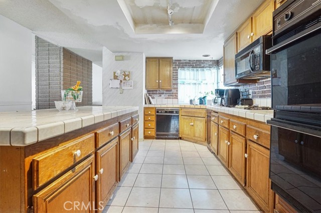1991 Wren Avenue, Corona CA: https://media.crmls.org/medias/f0949e9f-5d94-46fe-85ff-e7904e8dbfa0.jpg