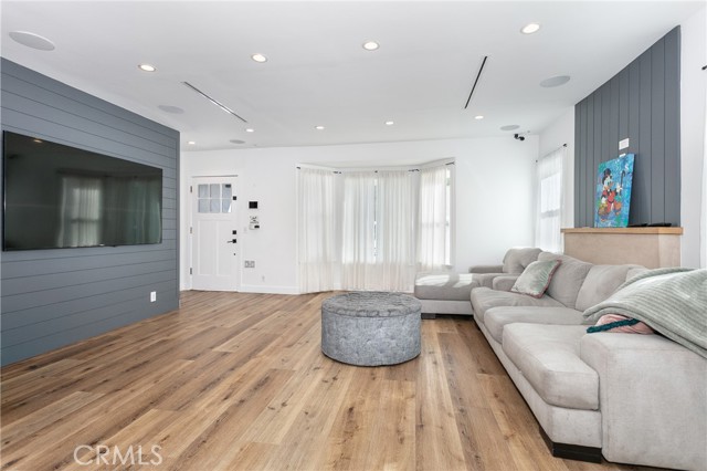 Detail Gallery Image 4 of 15 For 5629 Natick, Sherman Oaks,  CA 91411 - 3 Beds | 2 Baths