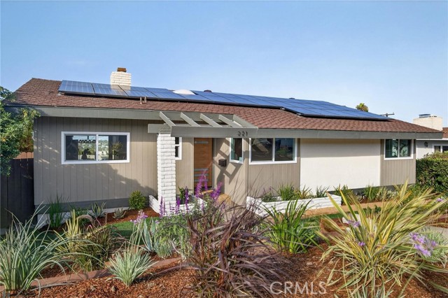 Detail Gallery Image 3 of 61 For 221 via Los Miradores, Redondo Beach,  CA 90277 - 4 Beds | 3/1 Baths