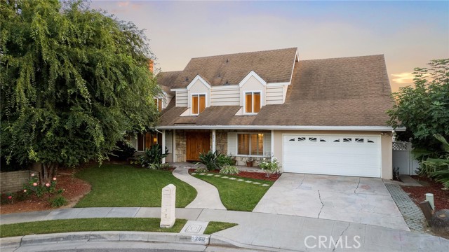Detail Gallery Image 4 of 49 For 2810 E Echo Hill Way, Orange,  CA 92867 - 6 Beds | 3/1 Baths