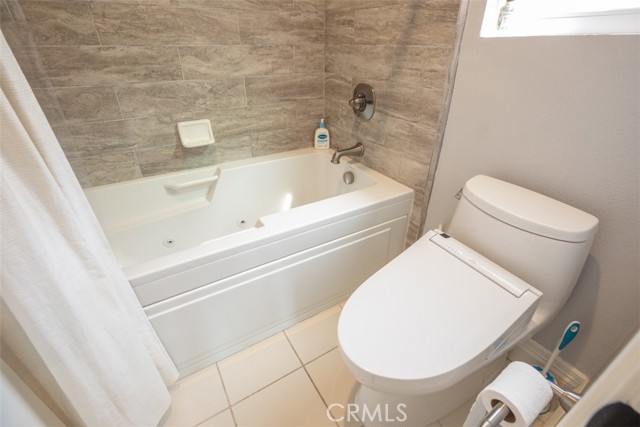 7892 Southwind Circle, Huntington Beach CA: https://media.crmls.org/medias/f0961fb3-a110-48c8-8f72-7f7a5287c500.jpg