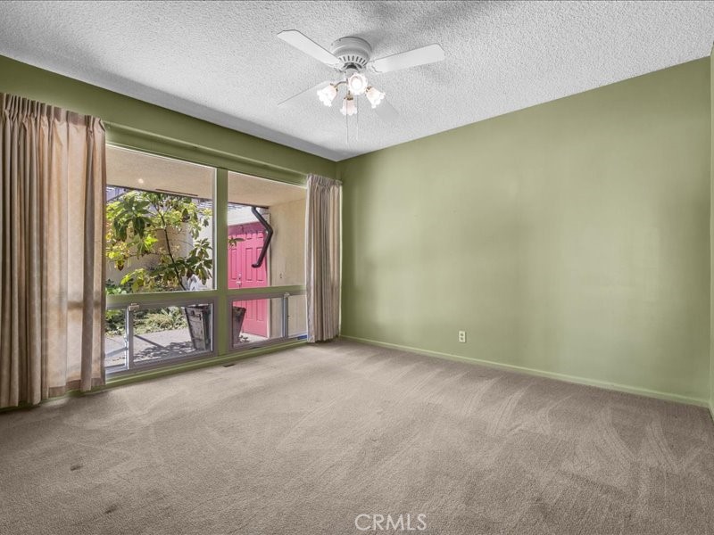 https://media.crmls.org/medias/f09632b6-118f-4450-8aa1-bd1bf6113ec1.jpg?preset=X-Large