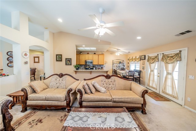 Detail Gallery Image 14 of 46 For 15982 Holly Brook Ln, Victorville,  CA 92395 - 4 Beds | 3 Baths
