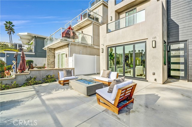 Detail Gallery Image 9 of 45 For 125 8th St, Huntington Beach,  CA 92648 - 3 Beds | 3/1 Baths