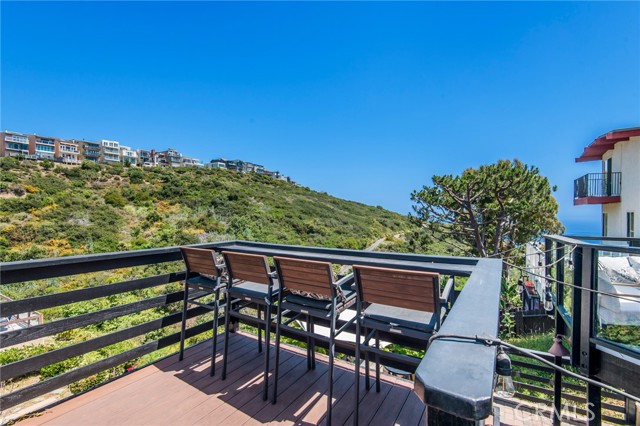 Detail Gallery Image 14 of 49 For 992 Noria St, Laguna Beach,  CA 92651 - 3 Beds | 2/1 Baths