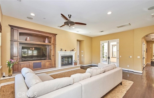 Detail Gallery Image 15 of 47 For 3811 Belgian Ln, Yorba Linda,  CA 92886 - 4 Beds | 5/1 Baths