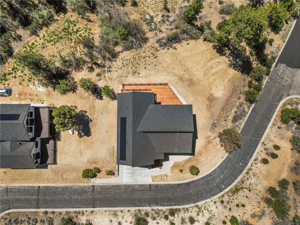 https://media.crmls.org/medias/f0999e17-30f4-464d-ab55-51f59af1f161.jpg?preset=X-Large