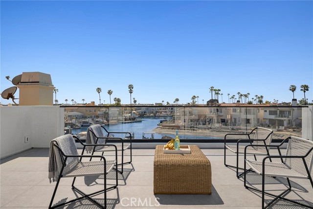 20 Balboa Coves, Newport Beach CA: https://media.crmls.org/medias/f0999e52-bd75-4824-9601-15408782115c.jpg