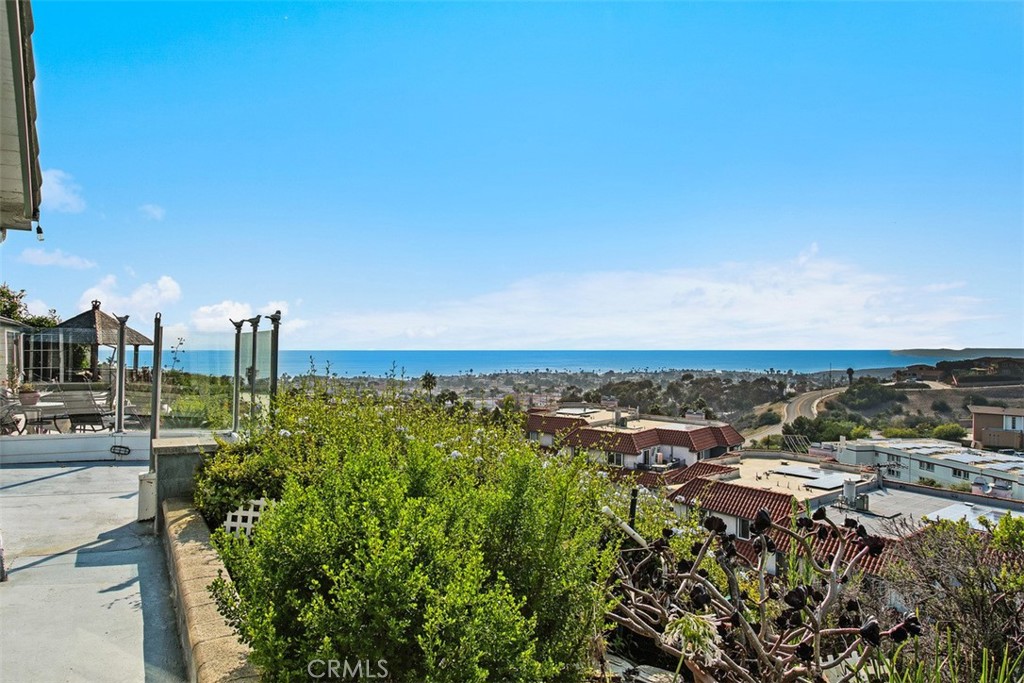 https://media.crmls.org/medias/f09a6385-0683-49d0-ba11-18dbb9566c52.jpg?preset=X-Large