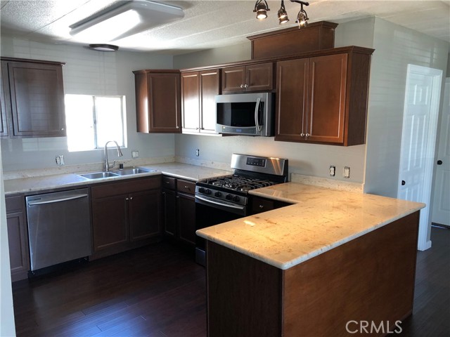 Detail Gallery Image 6 of 29 For 5815 E La Palma Ave #112,  Anaheim,  CA 92807 - 3 Beds | 2 Baths