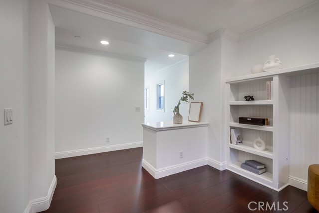 2569 Bungalow Place, Corona del Mar CA: https://media.crmls.org/medias/f09abf7c-c999-4a67-bd93-42229b487fd9.jpg