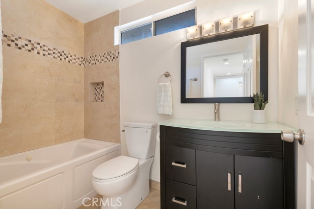 Detail Gallery Image 18 of 37 For 8958 Burnet Ave #E6,  North Hills,  CA 91343 - 3 Beds | 2/1 Baths