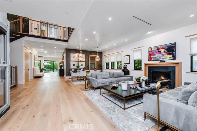 4365 Kraft Avenue, Studio City CA: https://media.crmls.org/medias/f09b9f7b-e6f8-44c8-b493-cb999d8661b0.jpg