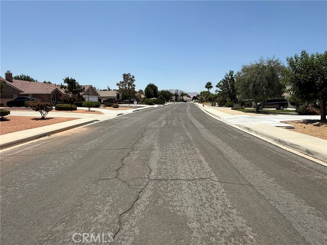 13240 Mugu Court, Apple Valley CA: https://media.crmls.org/medias/f09c882f-8815-4211-8853-12c1e2163c9e.jpg
