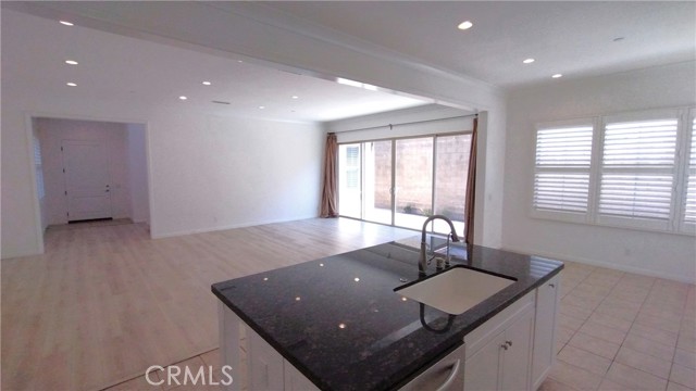 73 Gardenhouse Way, Irvine CA: https://media.crmls.org/medias/f09c9d12-af1e-4073-893e-16822adae16e.jpg