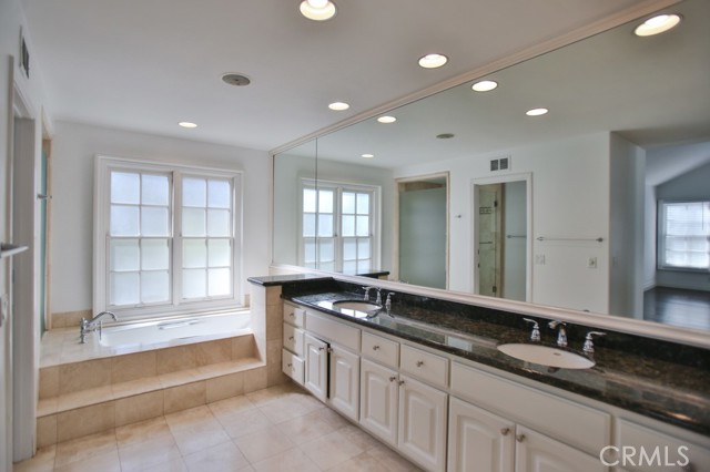 Detail Gallery Image 16 of 33 For 25 Hillsdale Dr #6,  Newport Beach,  CA 92660 - 3 Beds | 2/1 Baths