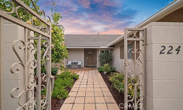 Detail Gallery Image 4 of 50 For 224 W Crystal View Ave, Orange,  CA 92865 - 4 Beds | 2 Baths