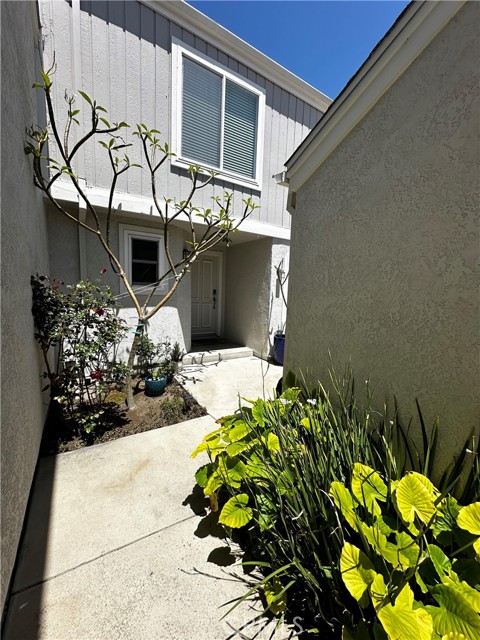 Detail Gallery Image 3 of 50 For 3 Holly Hill Ln, Laguna Hills,  CA 92653 - 4 Beds | 2/1 Baths