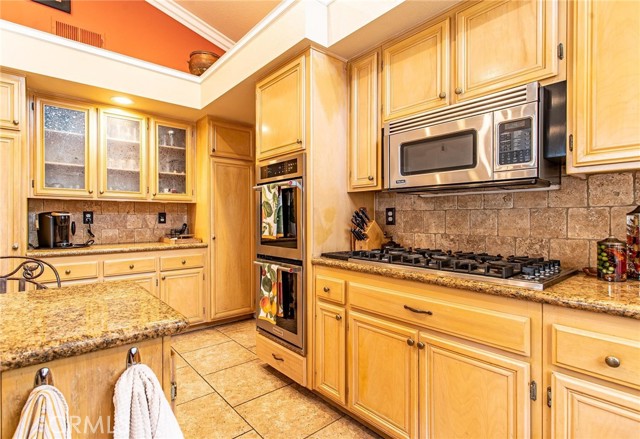 Detail Gallery Image 16 of 66 For 23429 Lane Ct, Valencia,  CA 91354 - 3 Beds | 2/1 Baths