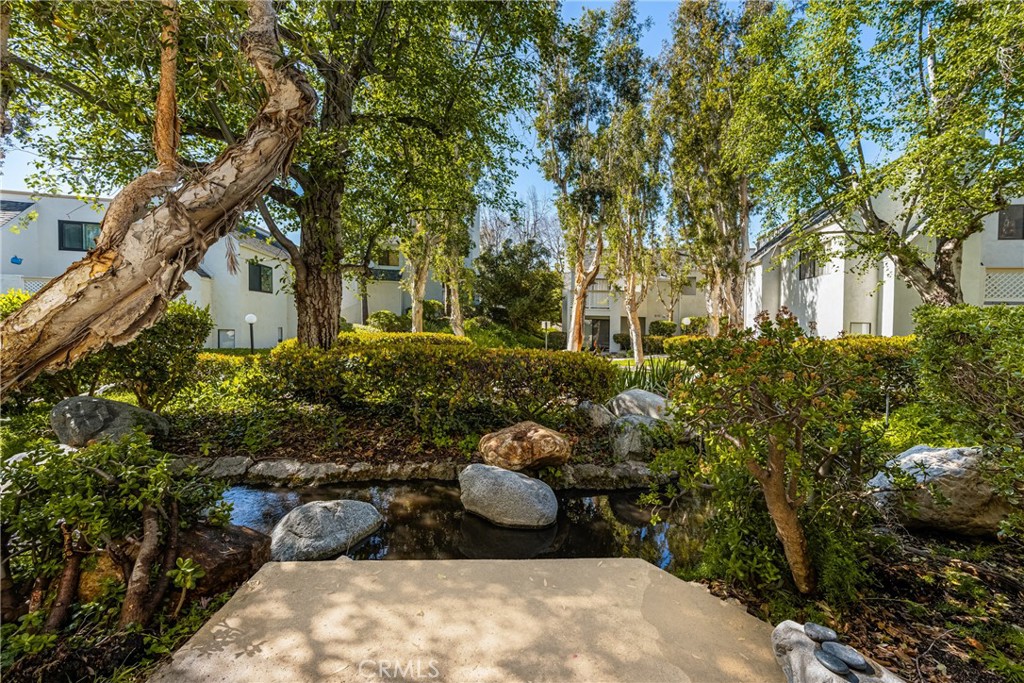 https://media.crmls.org/medias/f09f4f15-acd9-4f0d-b44d-73053e47a0bc.jpg?preset=X-Large