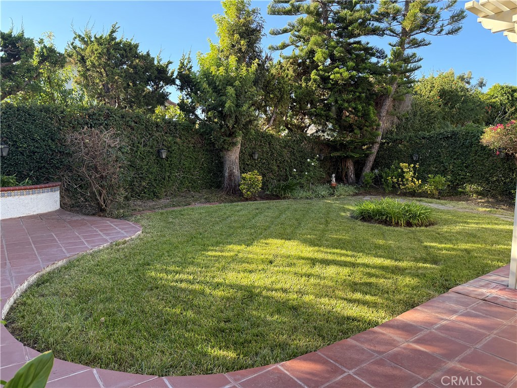https://media.crmls.org/medias/f09ff6fe-79ea-4468-a07c-03a32f686089.jpg?preset=X-Large