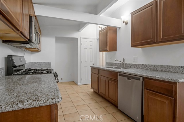 Detail Gallery Image 9 of 22 For 16518 Daphne Ave, Torrance,  CA 90504 - 4 Beds | 2 Baths