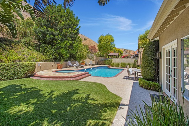 28505 Evening Breeze Drive, Yorba Linda CA: https://media.crmls.org/medias/f0a1e22d-0faf-4d8d-ac95-c9fa6b1d2ef3.jpg