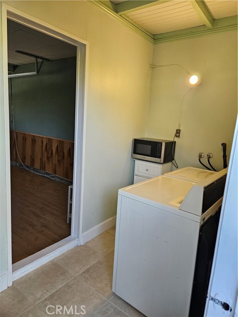 Detail Gallery Image 29 of 39 For 18237 Valley Vista Bld, Tarzana,  CA 91356 - 2 Beds | 1 Baths