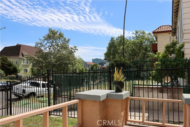 Detail Gallery Image 6 of 8 For 109 S Catalina St, Los Angeles,  CA 90004 - – Beds | – Baths