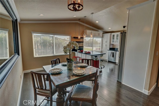 Detail Gallery Image 5 of 33 For 10681 Oak St #29,  Los Alamitos,  CA 90720 - 2 Beds | 2 Baths