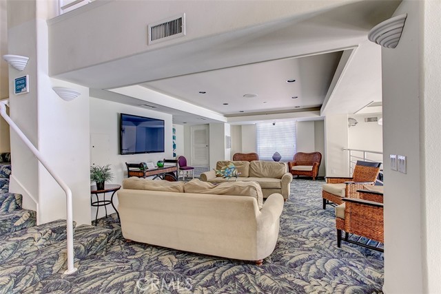 Detail Gallery Image 23 of 37 For 200 Pacific Coast Hwy #320,  Huntington Beach,  CA 92648 - 2 Beds | 2 Baths