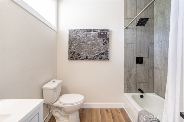 Detail Gallery Image 15 of 27 For 204 Lime St #1,  Inglewood,  CA 90301 - 2 Beds | 2/1 Baths